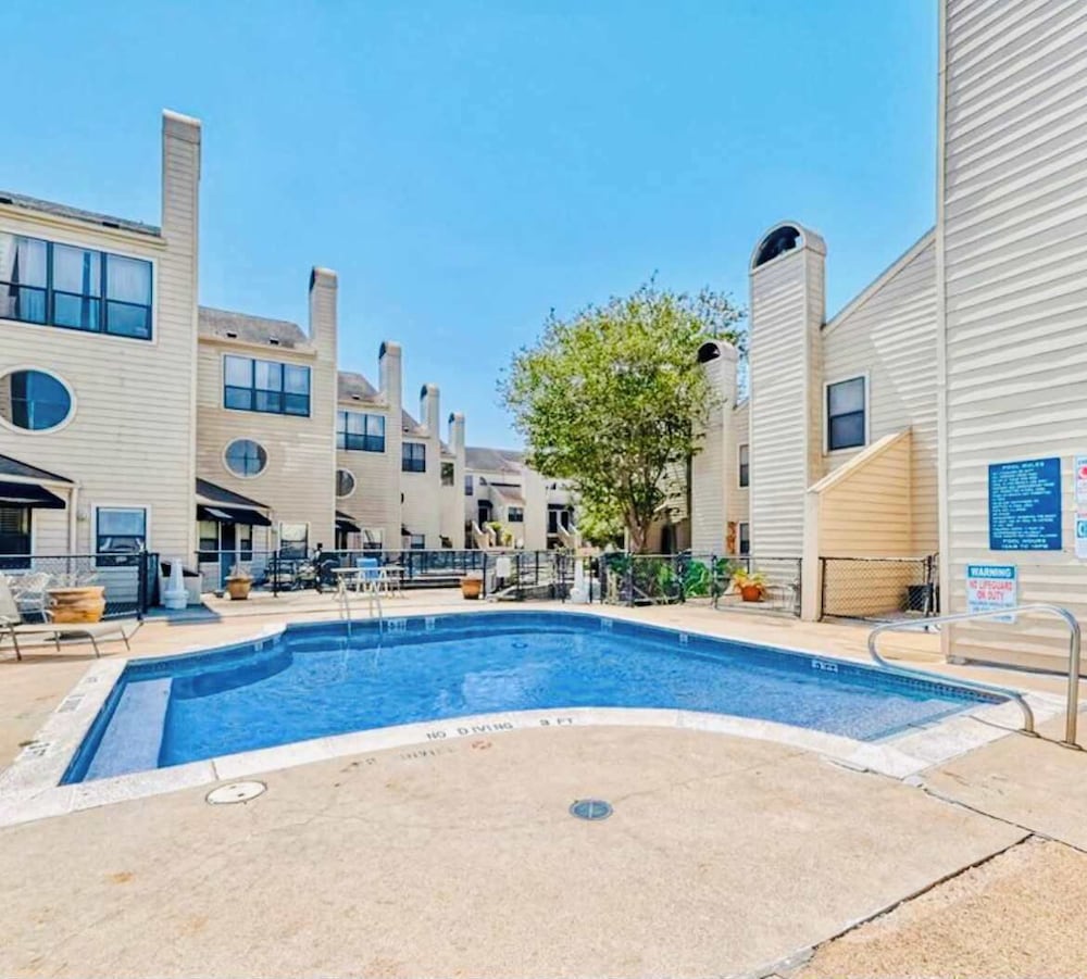 Marina Maison 2bdr Condo