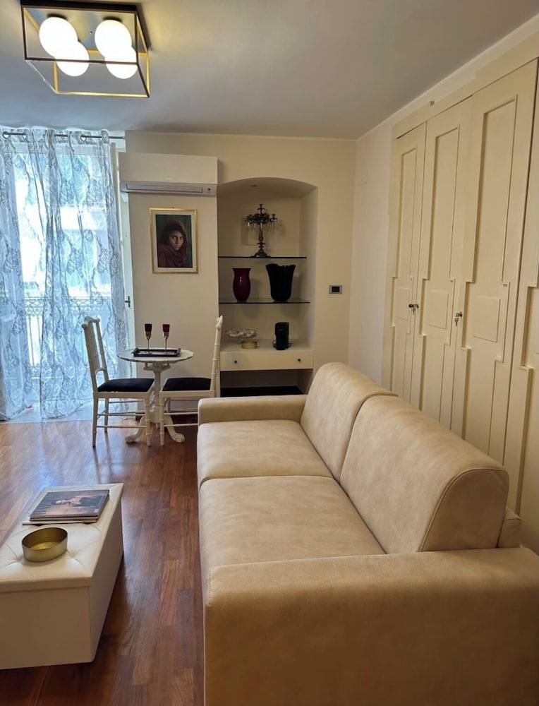 Calefati Gallery Luxury Apartment