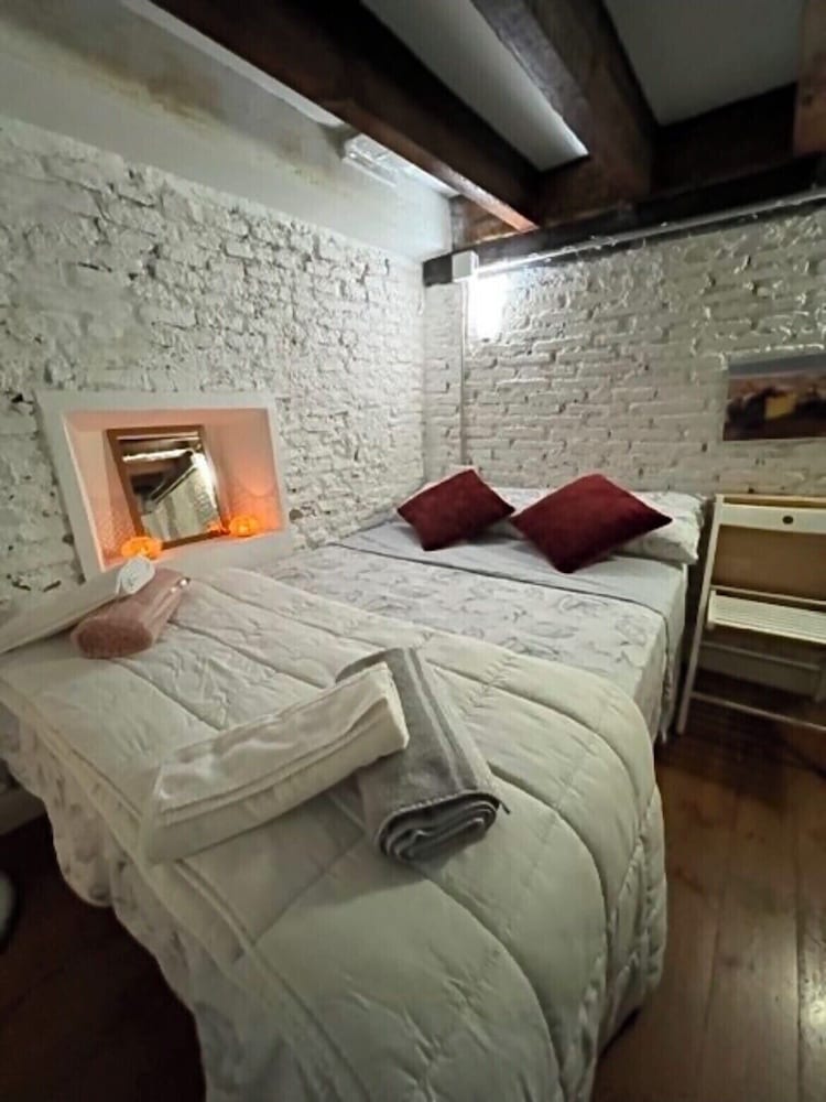 airbhouse private rooms & apartments