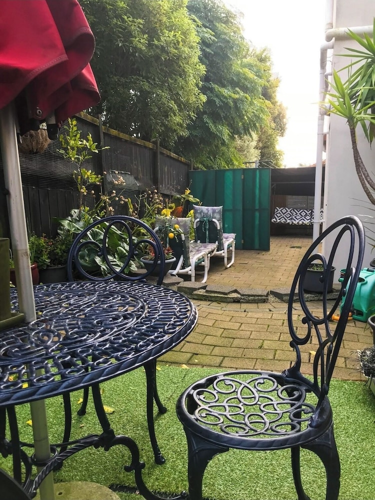 Howick Luxury Large Home - Image 2