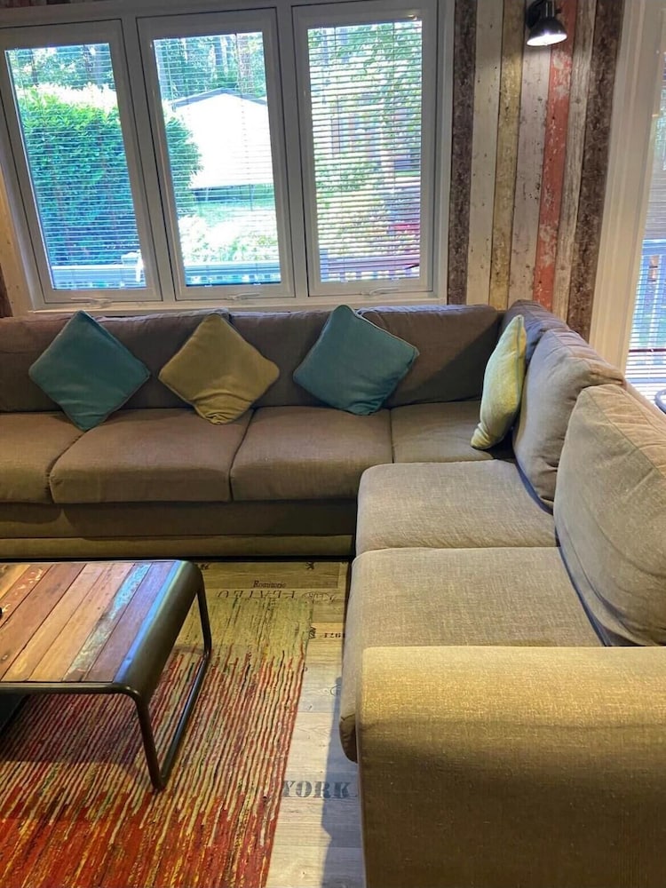 Pet Friendly Lodge - Sleeps 6 view 4