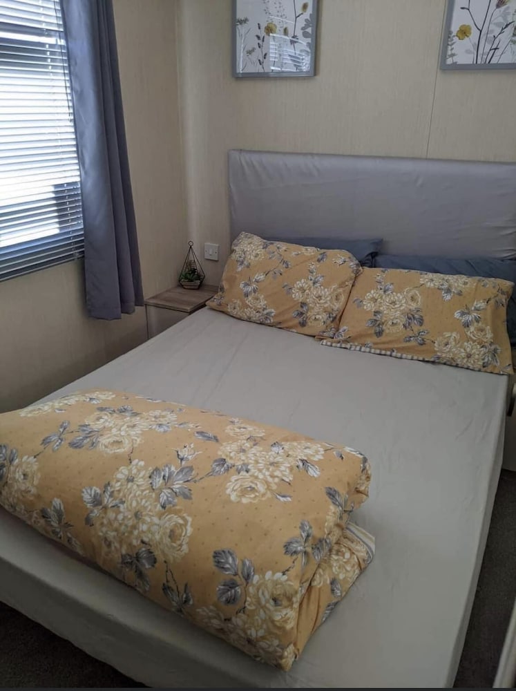 Immaculate Sen Friendly 3-bed Caravan in Porthcawl view 5