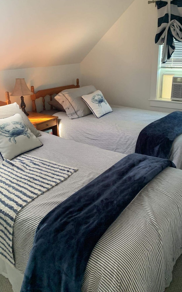 Mahone Bay Beach House - Image 3