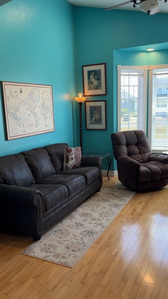 The Collins Inn and Seaside Cottages - Adults Only