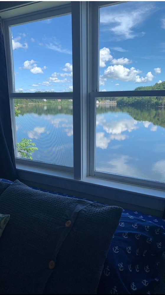 Mahone Bay Beach House - Image 1