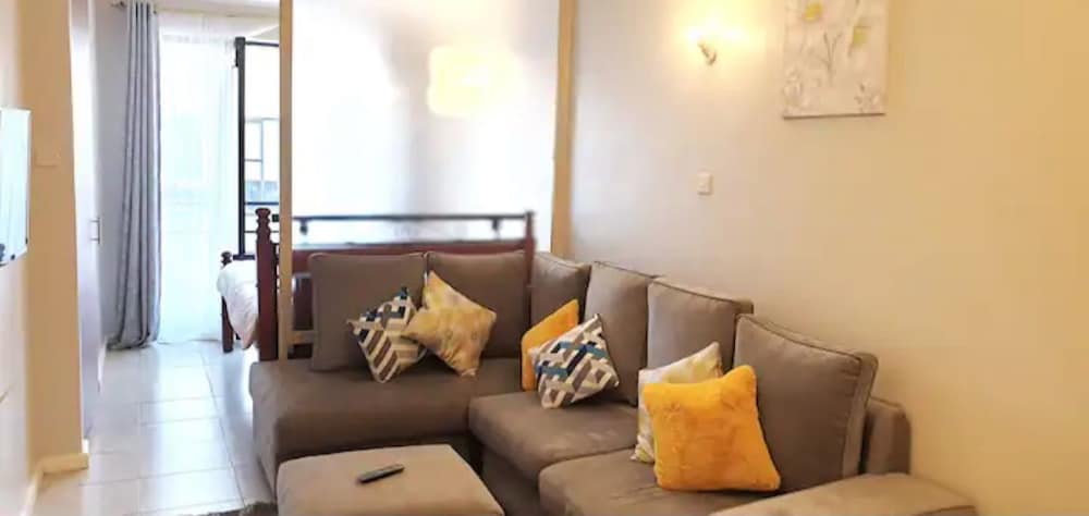 Lux Suites Coral Bells Studio Apartments
