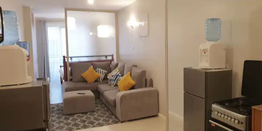 Lux Suites Coral Bells Studio Apartments