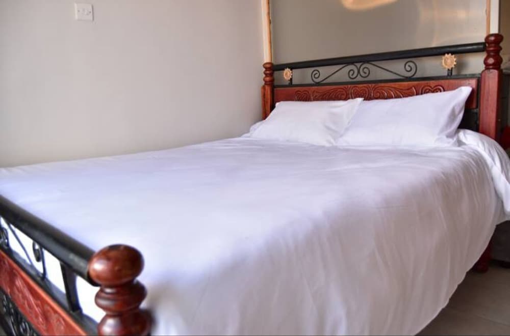 Lux Suites Coral Bells Studio Apartments