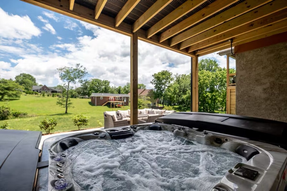 Downtown Brevard Retreat &Cyclists Dream