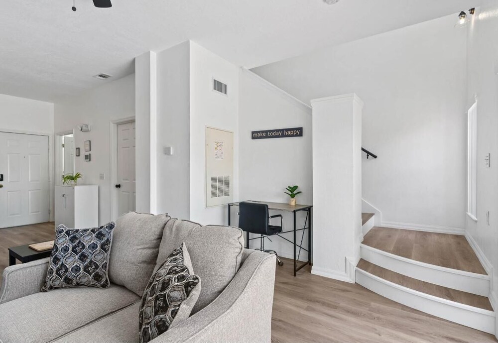 Amazing 3BR 2BA Townhome With Lake View at Terra Verde!