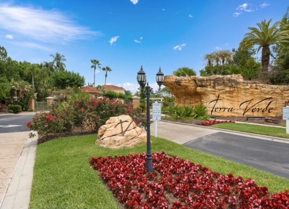 Amazing 3BR 2BA Townhome With Lake View at Terra Verde!