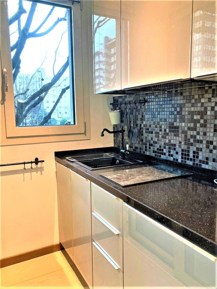 Borsa 1- Bright apartment with balcony