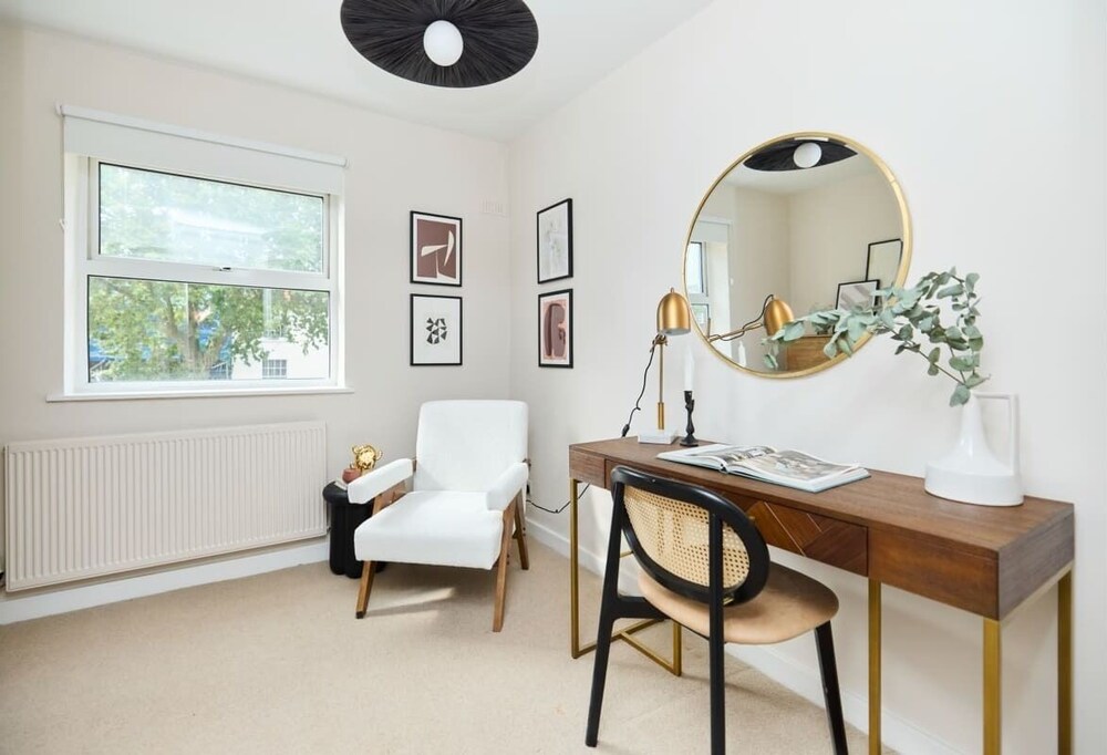 The Wray Crescent Retreat - Dazzling 5bdr House With Parking + Garden
