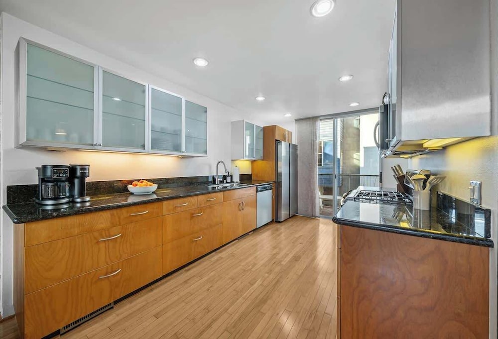 Gaslamp Row House - Sleeps 8 Private Garage AC