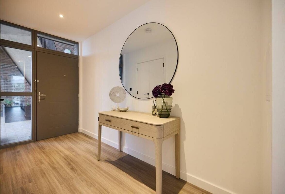 The Tottenham Hale Crib - Trendy 2bdr Flat With Balcony