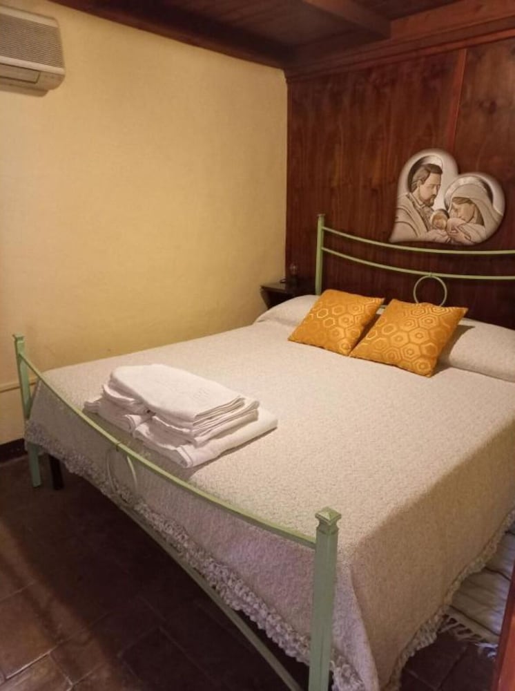 The Little House of Vacone Italy view 4