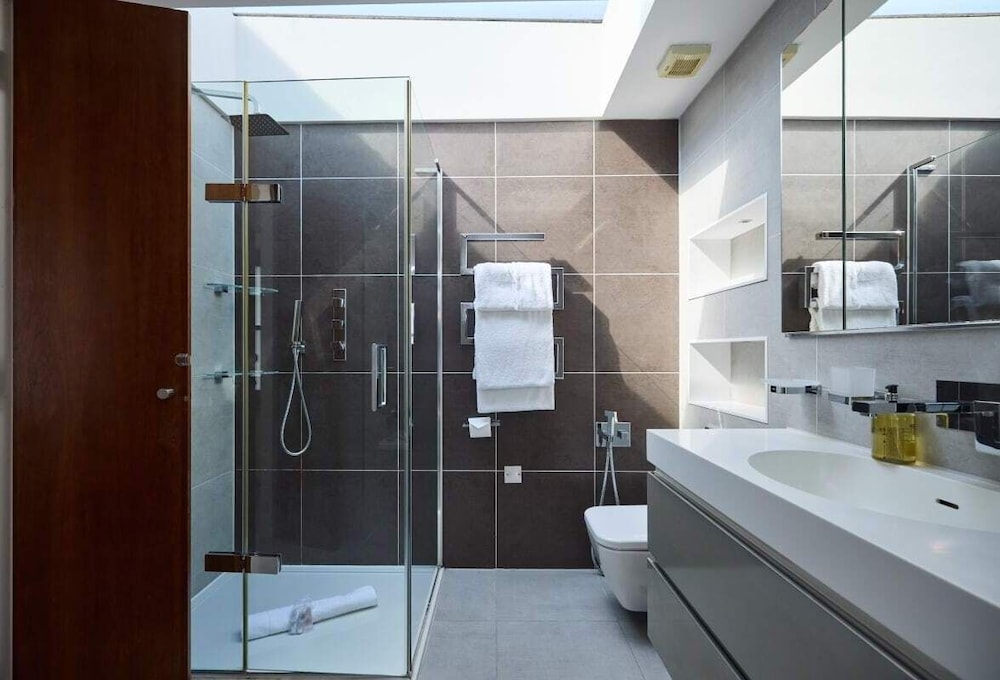 The Radnor Mews Residence Stylish 3bdr Mews House