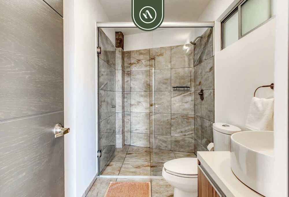 3 BR Condo - Panoramic Views - 5 Min to Downtown