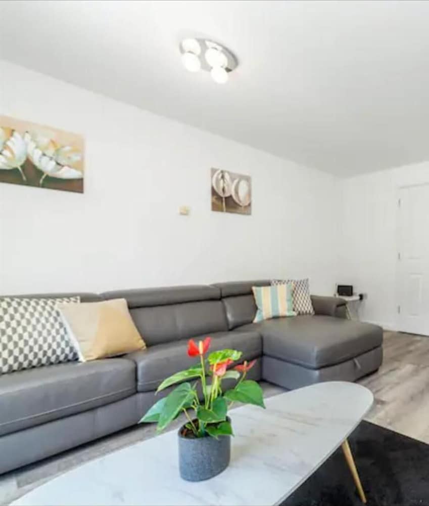 Immaculate 3-bed Apartment Homes in London