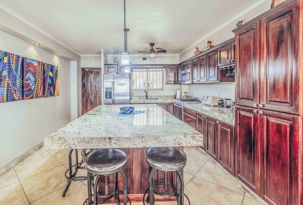 Ocean View 2Br Condo-balcony-beach-pool - 805