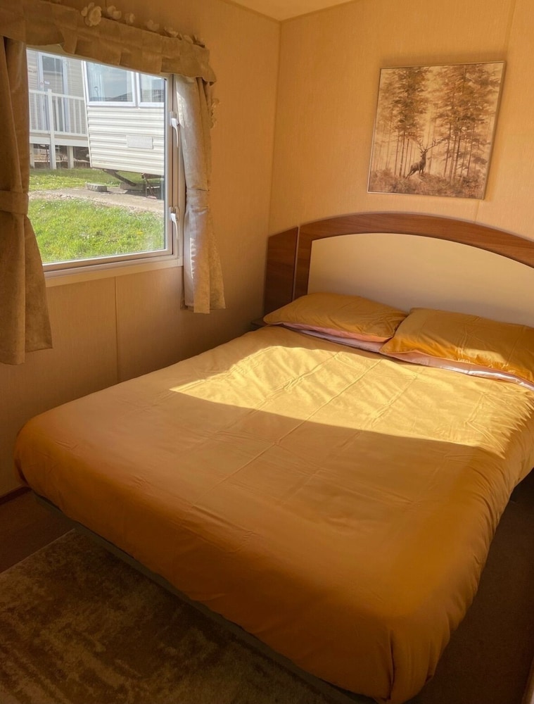 Challaborough bay Caravan, Sleeps 8, pet Friendly