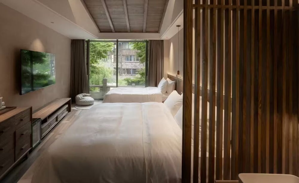 Shishe Spring Designer Homestay