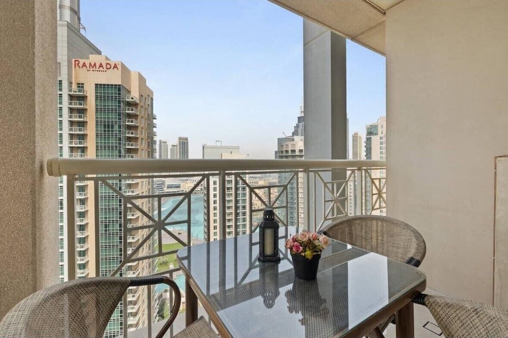 SIMPLY COMFORT Luxury Burj Khalifa & Fountain View Apartments Steps to Dubai Mall