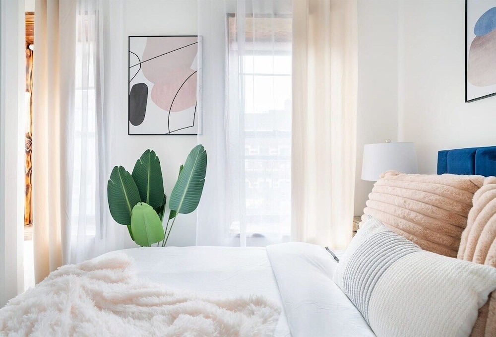 48 Midtown West Apt
