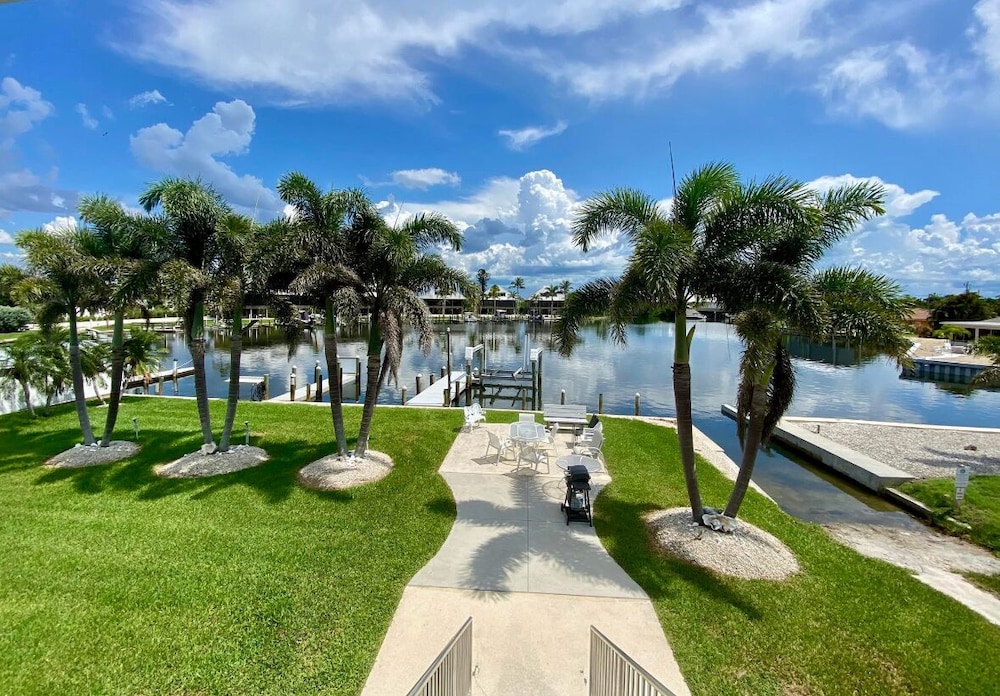 MALU LANI Inn & Marina
