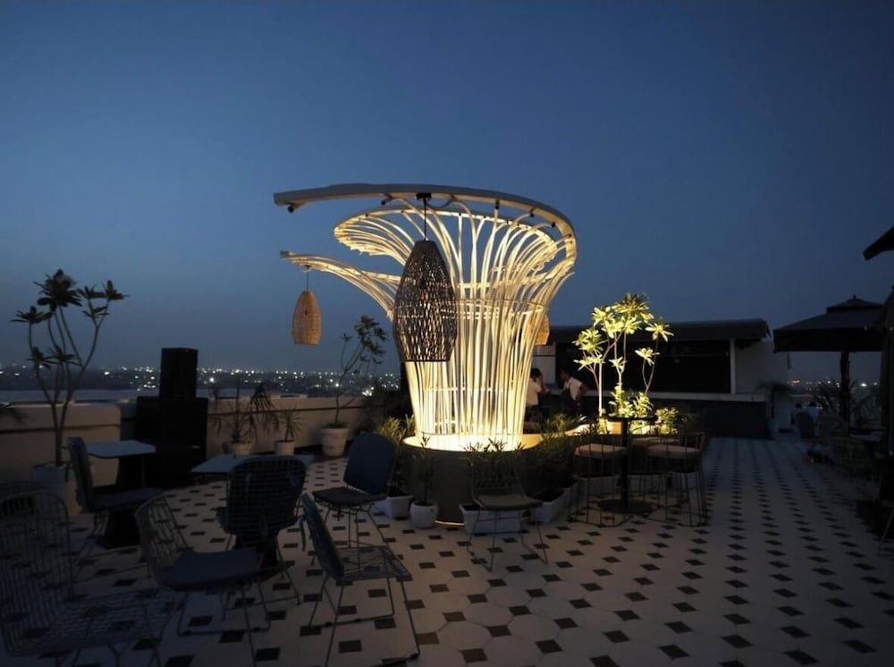 Skyline luxury in pink city