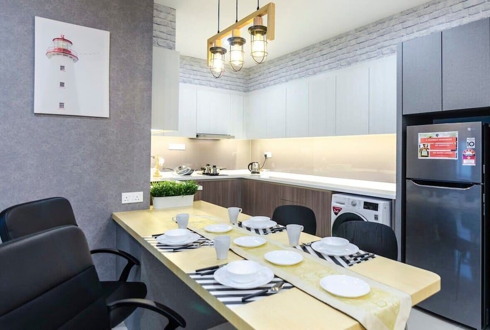 A Stylish & Cozy Suite at Suasana JB 03