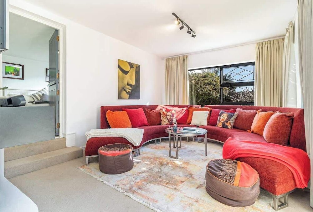 Charming Garden Cottage, Campsbay, Cape Town