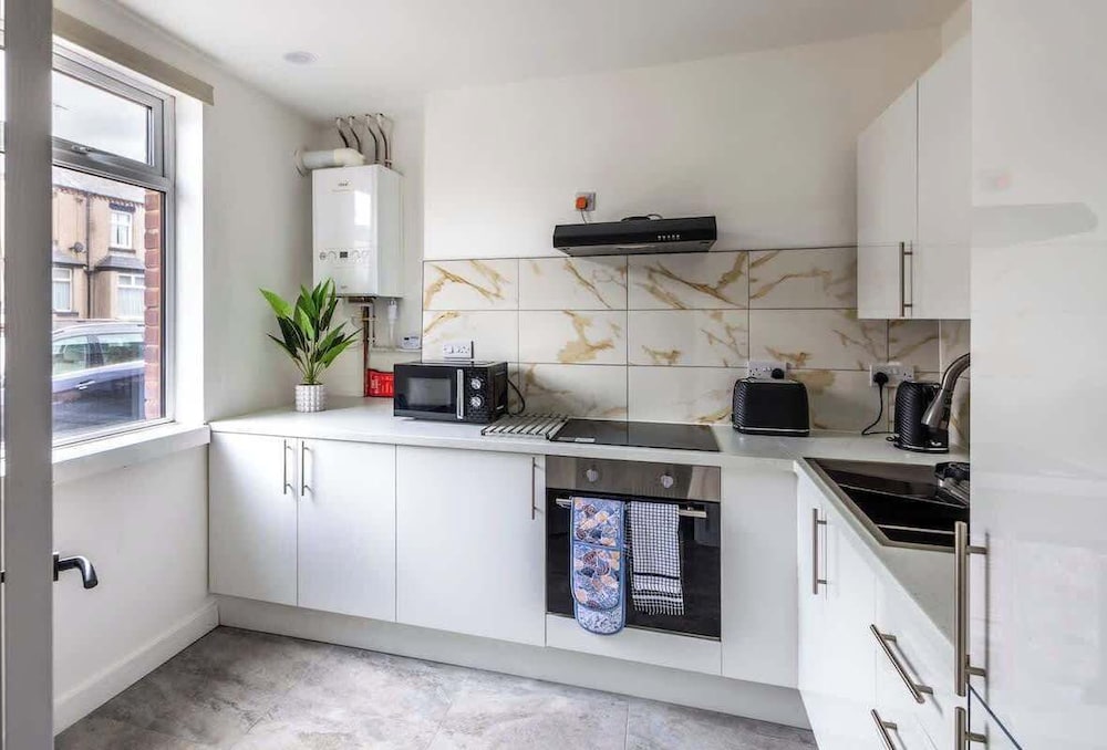 3bedroom 2 Bathroom House-free Parking 5 Beds