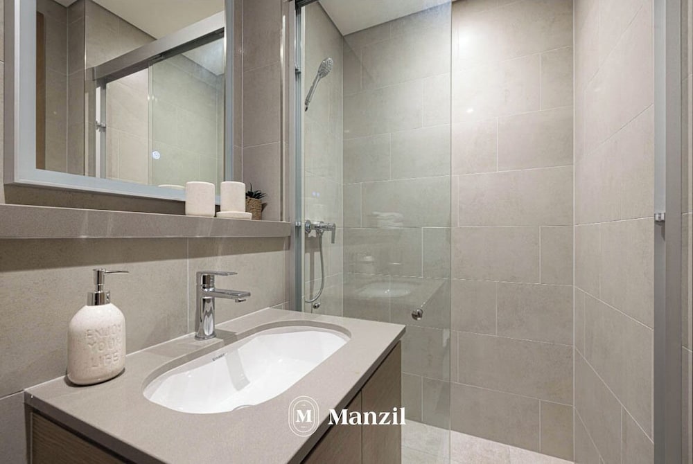 Manzil - Luxury 1BR with Skyline Views