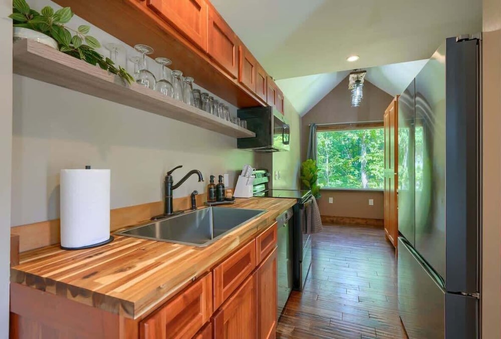 Tranquil Heights Cabin In Hocking Hills- HOT Tub!