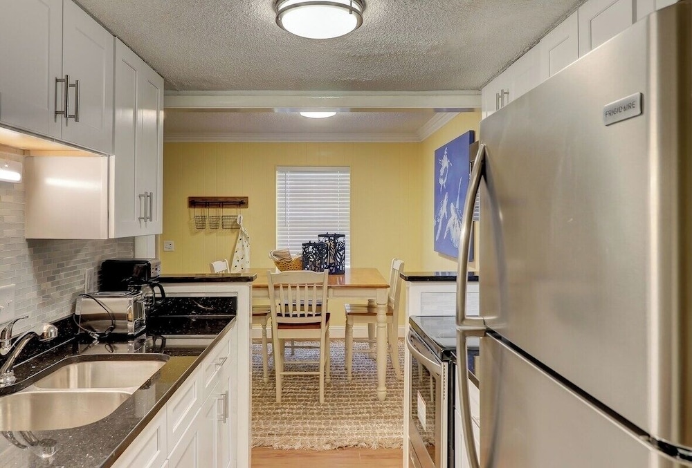 Family 2BR Retreat Near Beach + Pool Hilton Head