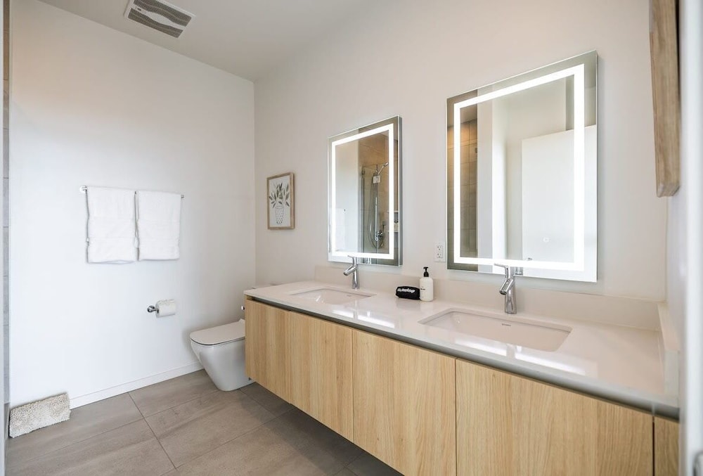 @ Marbella Lane - Sleek Corner Ocean View