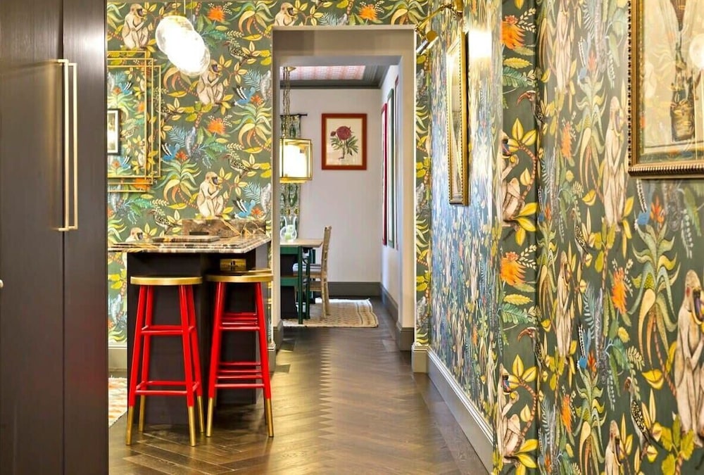 Colourful 3 Bed Kensington Garden Flat