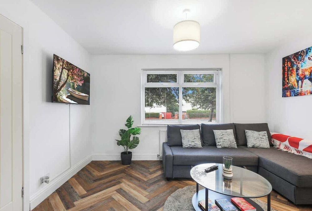 3bedroom House - Free Parking