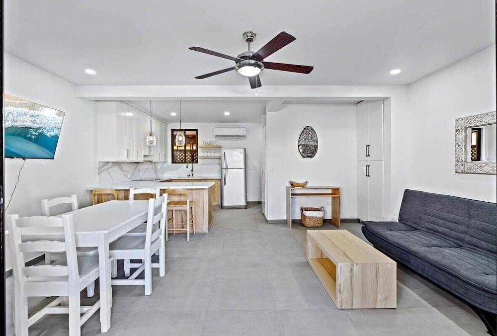 Modern Split-Level 2-Bedroom Condo with Pools, Terrace & Easy Beach Access