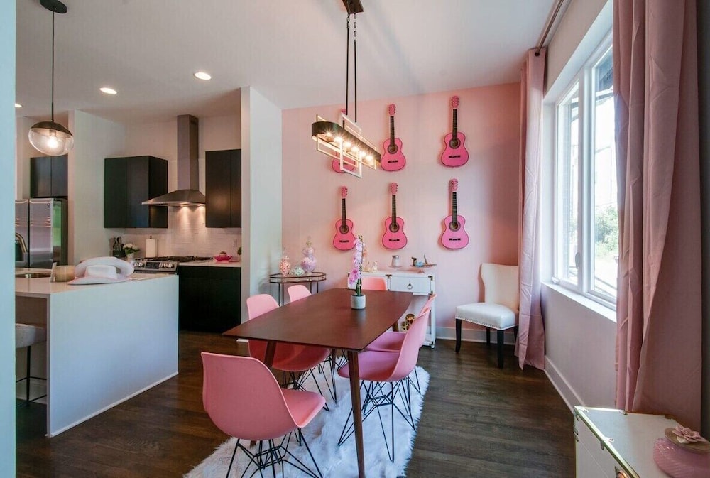 King Queen 2 Homes - 24 Beds City Views
