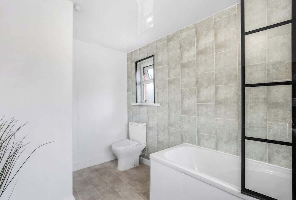 3bedroom House - Free Parking