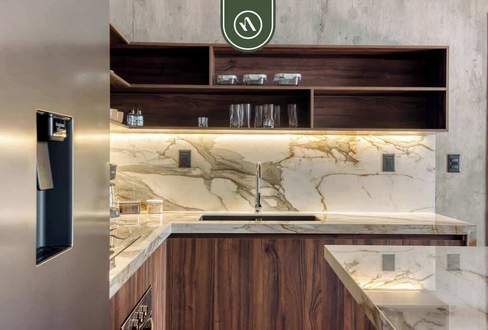 Luxury 2 BR Condo in Downtown - AC - Peaceful
