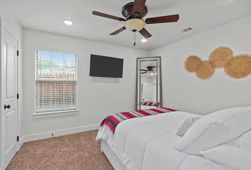 7 min to Stockyards- Cozy & Stylish Home