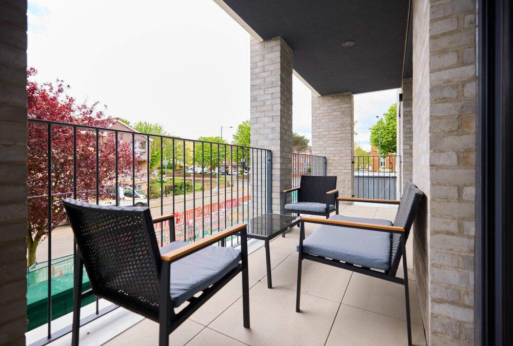 The Brondesbury Escape - Cosy 1bdr Flat With Balcony + Parking