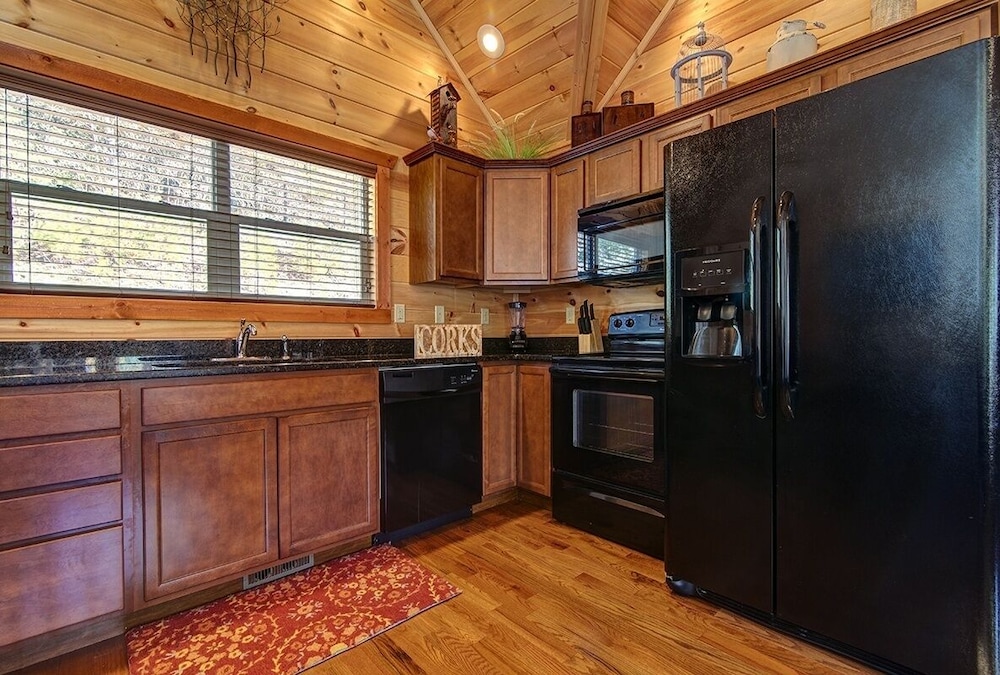 Mountain Romance - 1 Bedrooms, 1 Baths, Sleeps 4 Home by RedAwning