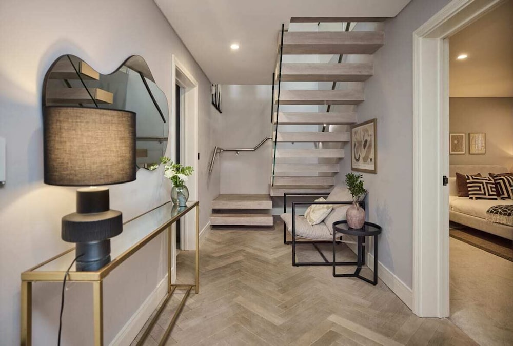 The Westbourne Park Place - Elegant 3bdr Flat