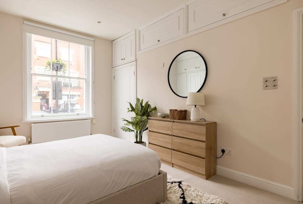 The Chelsea Nest - Stylish 2bdr With Balcony