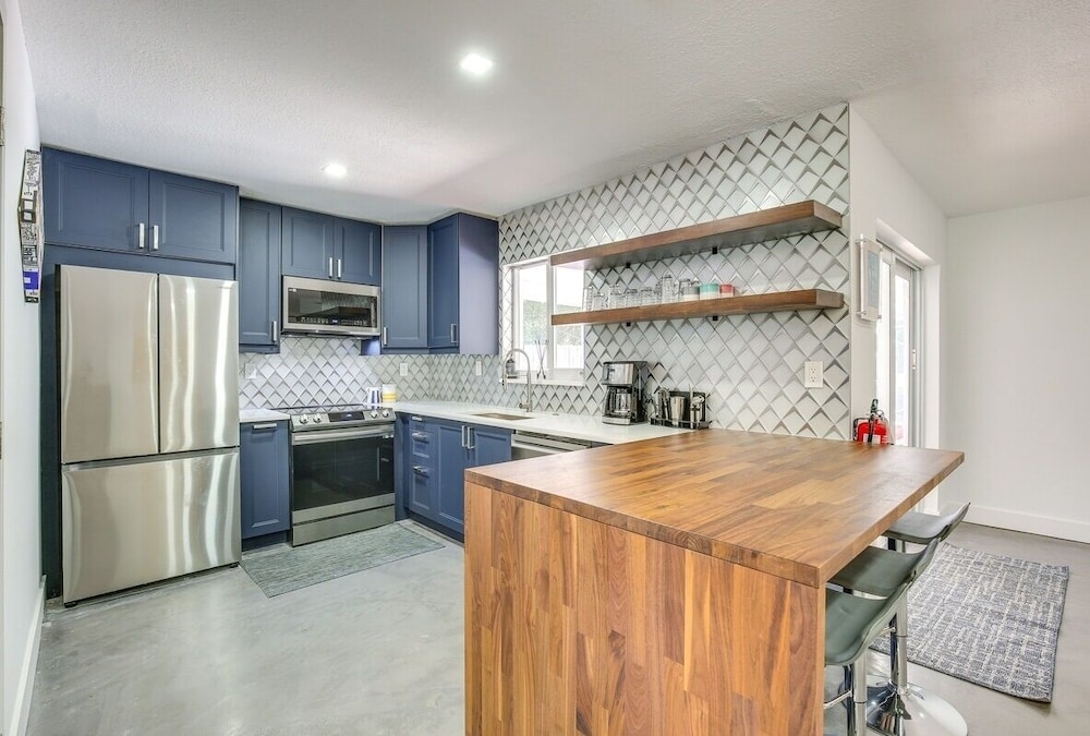Oakland Park Oasis Heated Pool & Private Patio