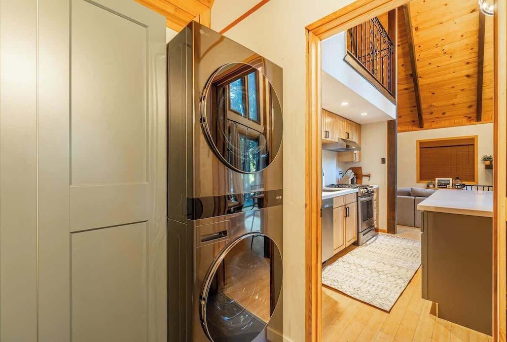 Cozy Tahoma Cabin in the Pines Sleeps 6 + Pets